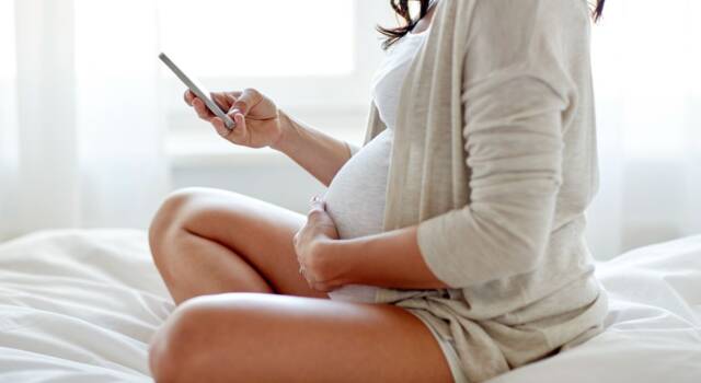 App gravidanza, le migliori: da iMamma a CineMama, passando per Yoga Prenatale