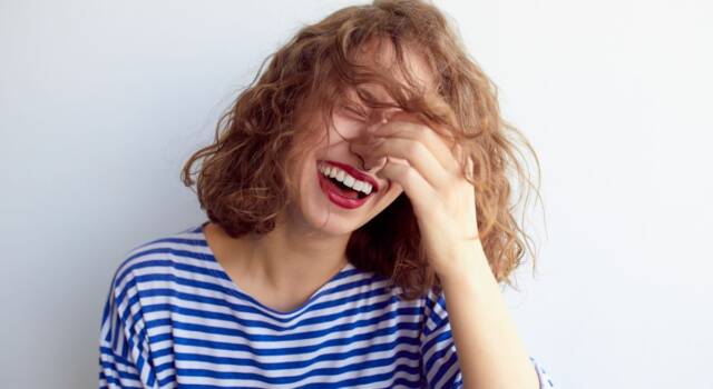 Frasi spiritose su se stessi: quando ridere è la migliore medicina