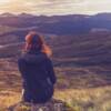 ragazza sola natura paesaggio