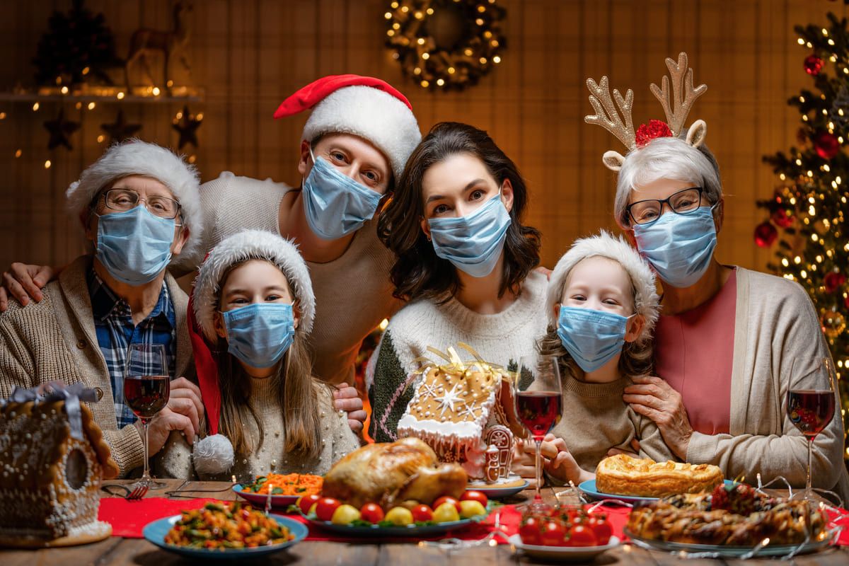 Natale in famiglia con mascherina