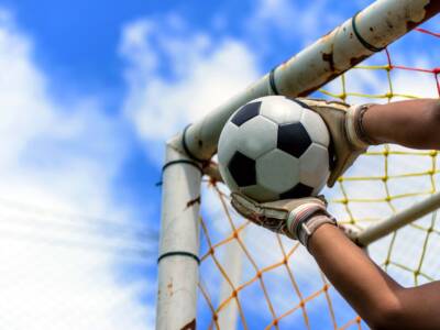 Portiere, parata e pallone