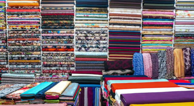 Tutti i tipi di tessuto: dalla seta al cashmere, passando per il cotone e il tweed