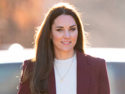 Kate Middleton beccata in passerella: il gesto a William fa discutere