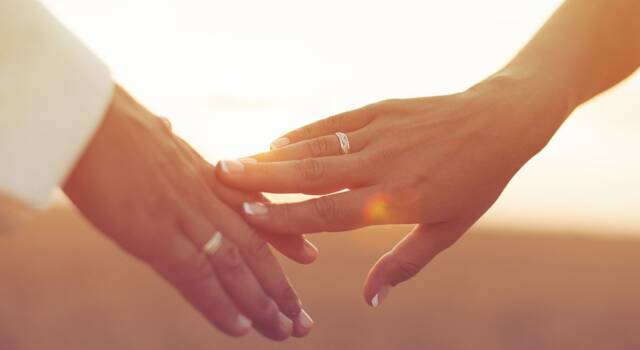 Nozze di stagno: un importante traguardo per gli sposi
