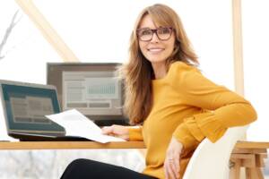 imprenditrice ufficio laptop lavoro