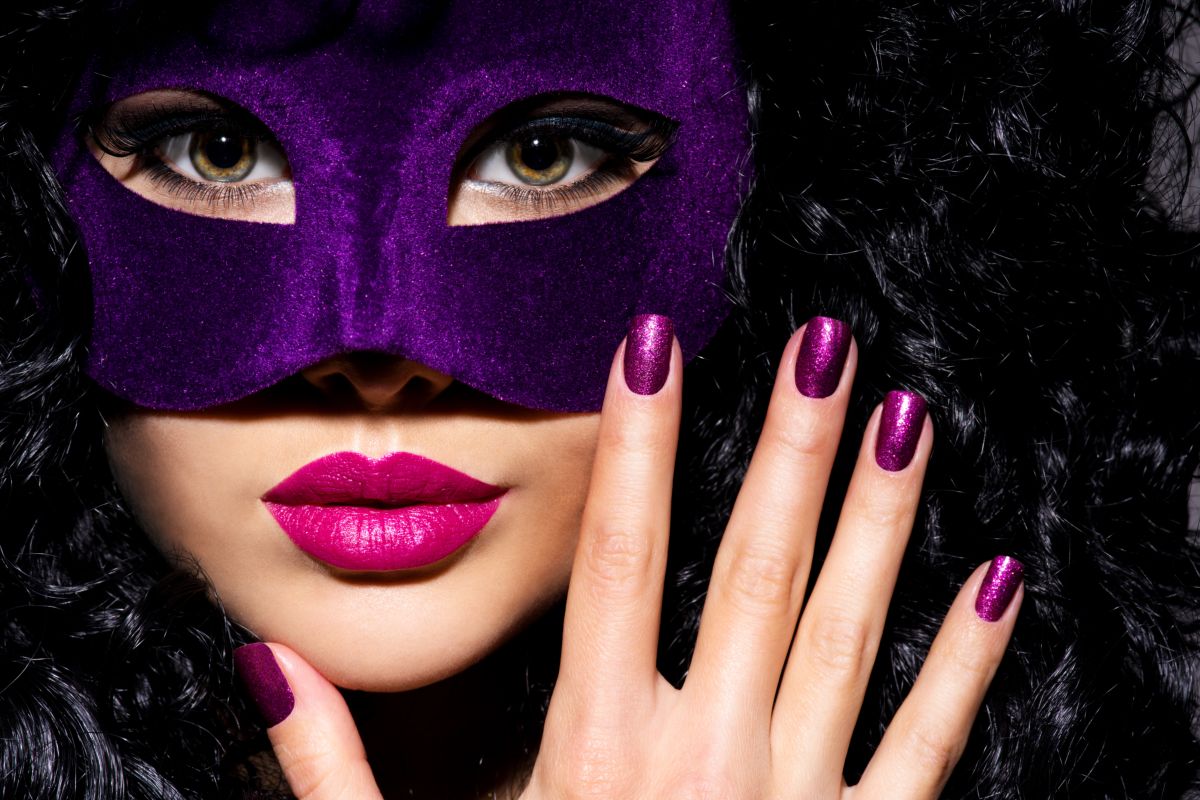 Purple nails Carnival