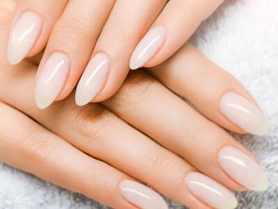 Your nails but better: from Uk With Love, il nuovo trend unghie è minimal e nude