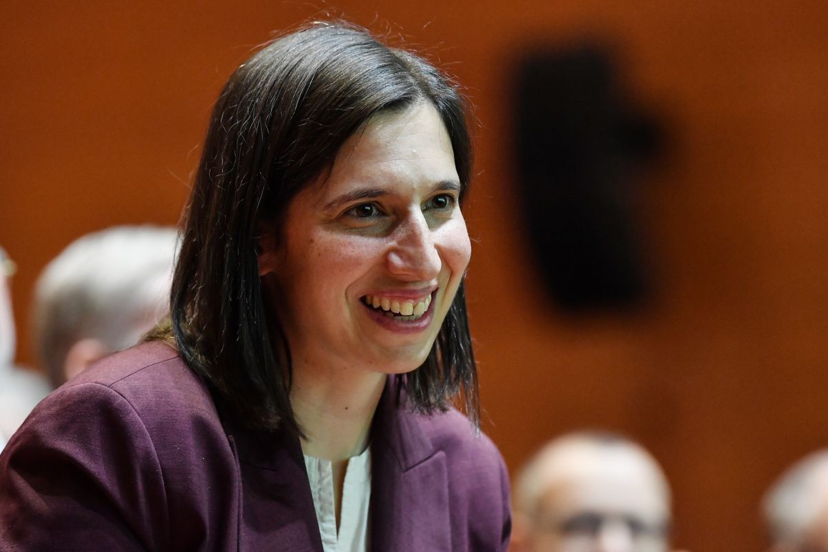 Elly Schlein Le Prime Foto Insieme Alla Fidanzata Paola Ecco Chi 