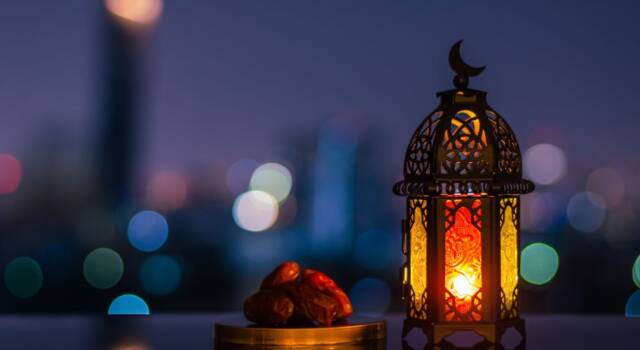 Il Ramadan 2023 è iniziato: scopriamo orari, regole e modalità