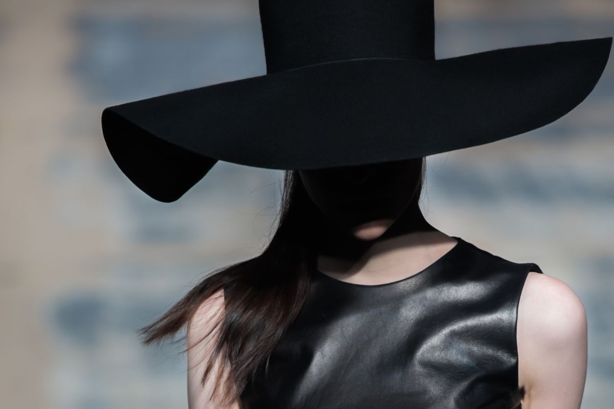 Model in black hat