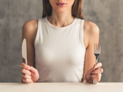 Picacismo: cos’è e cosa c’è da sapere sul disturbo alimentare che spinge a mangiare cose non commestibili