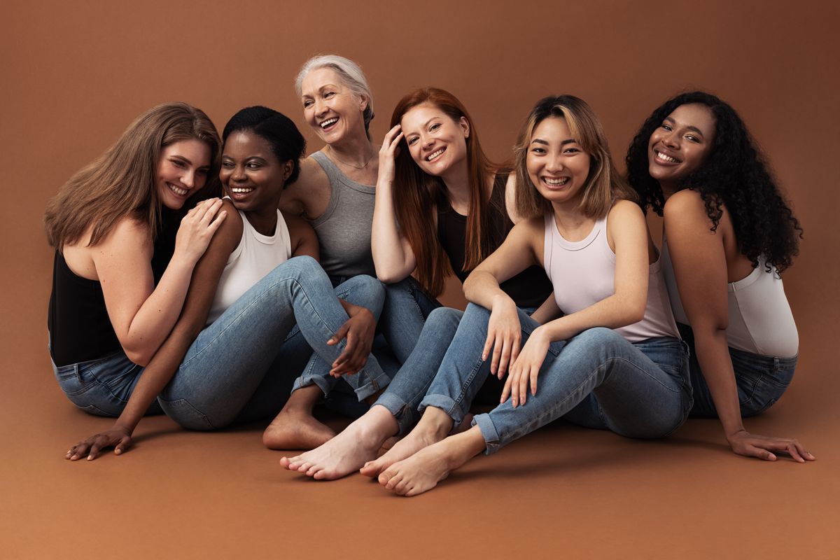 ragazze etnie eta diverse