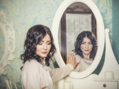 specchio riflesso donna