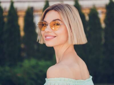 Ragazza capelli biondi taglio bob