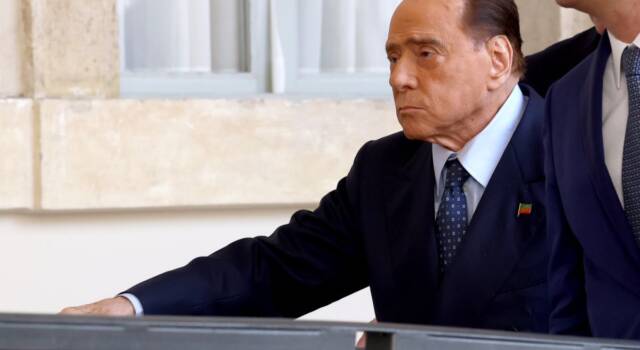 Berlusconi ha iniziato la chemioterapia: &#8220;Situazione complessa&#8221;