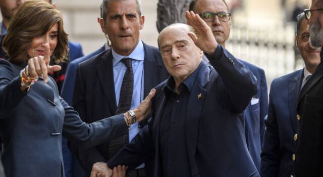 Silvio Berlusconi dimesso dal San Raffaele: il saluto e le reazioni
