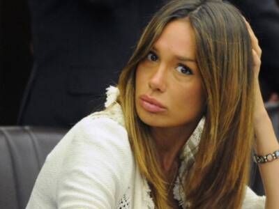 Chi è Nicole Minetti, l’ex igienista dentale coinvolta nel caso Ruby (e amica di Berlusconi)