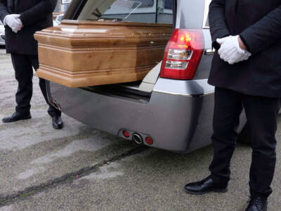 funerale bara feretro