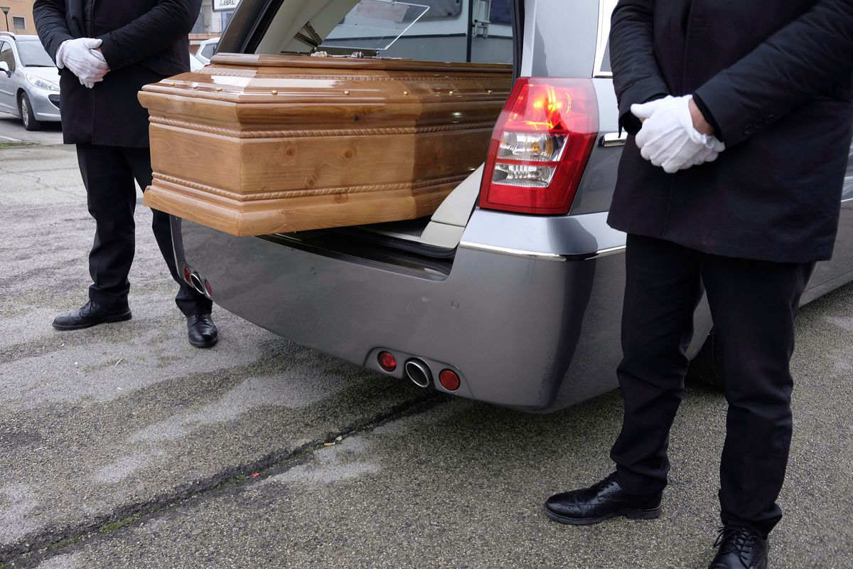funerale bara feretro