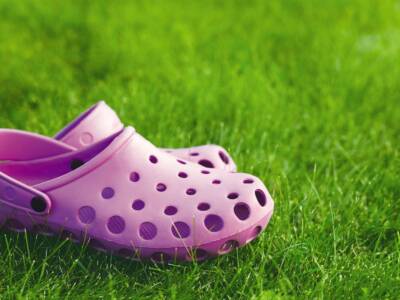 Crocs viola