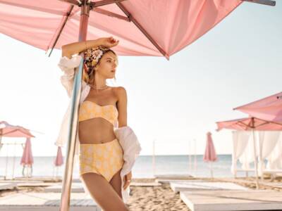 Costume giallo con camicia