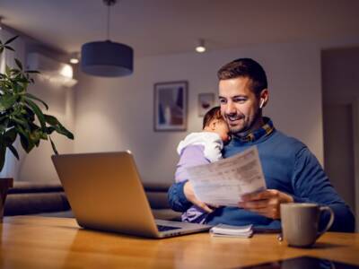 papa lavoro smart working bambino casa neonato