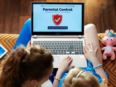 Parental control, scatta l’obbligo sugli smartphone dei minori: pro e contro