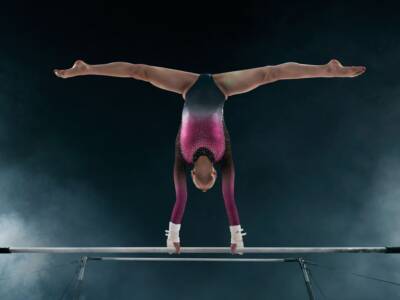 Atleta ginnastica artistica, sbarra