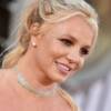 Preoccupazione per Britney Spears: semi nuda e scalza scortata dai paramedici