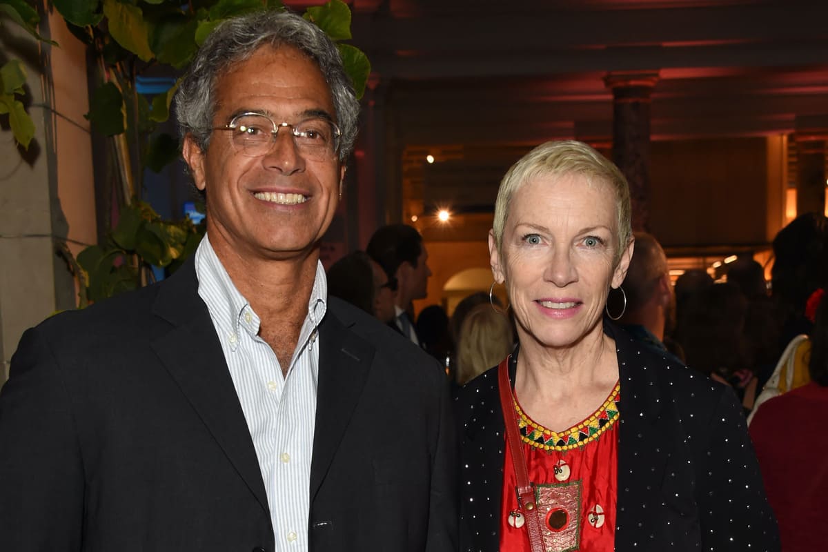 Mitchell Besser e Annie Lennox