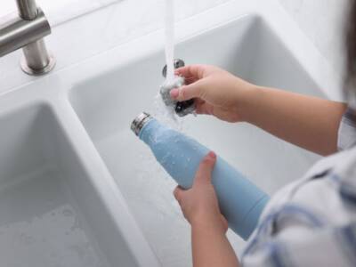 bottiglia termica lavare acqua corrente