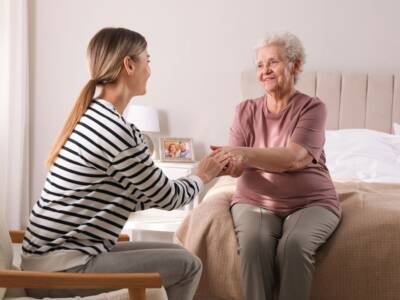 donne nipote nonna aiuto affetto camera