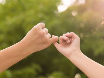 mani mignolo incrociare