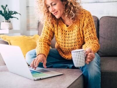 donna pc lavoro smart working casa