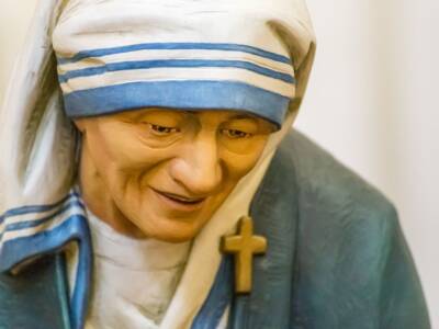 statua riproduzione madre teresa di calcutta
