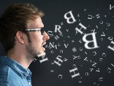 uomo ragazzo lettere parole parlare