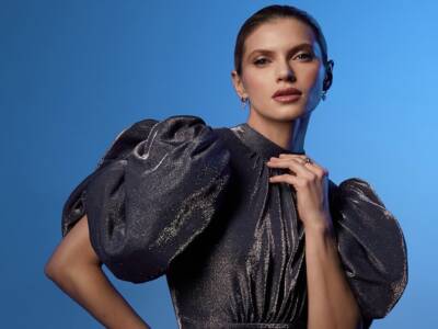 Ragazza con vestito da sera paillettes