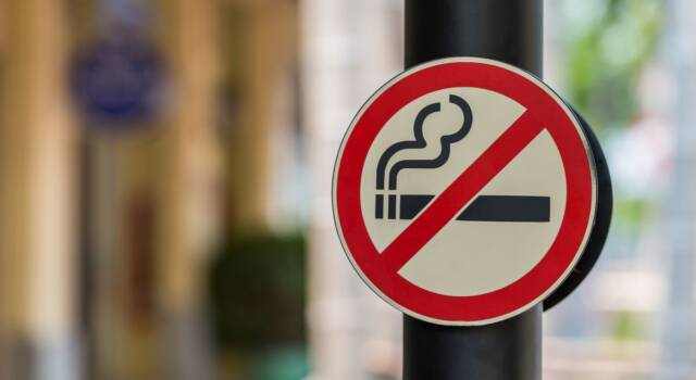 Quali sono le città italiane in cui c&#8217;è il divieto di fumo all&#8217;aperto?