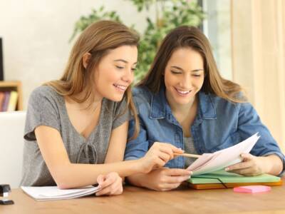 ragazze amiche studio
