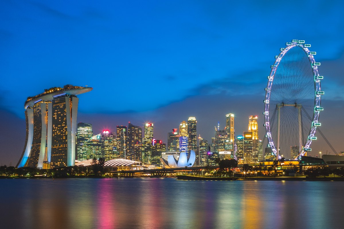 Panoramica notturna di Singapore