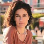 Primo piano di Anna Valle in Le onde del passato