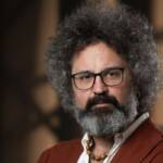 Un primo piano di Simone Cristicchi