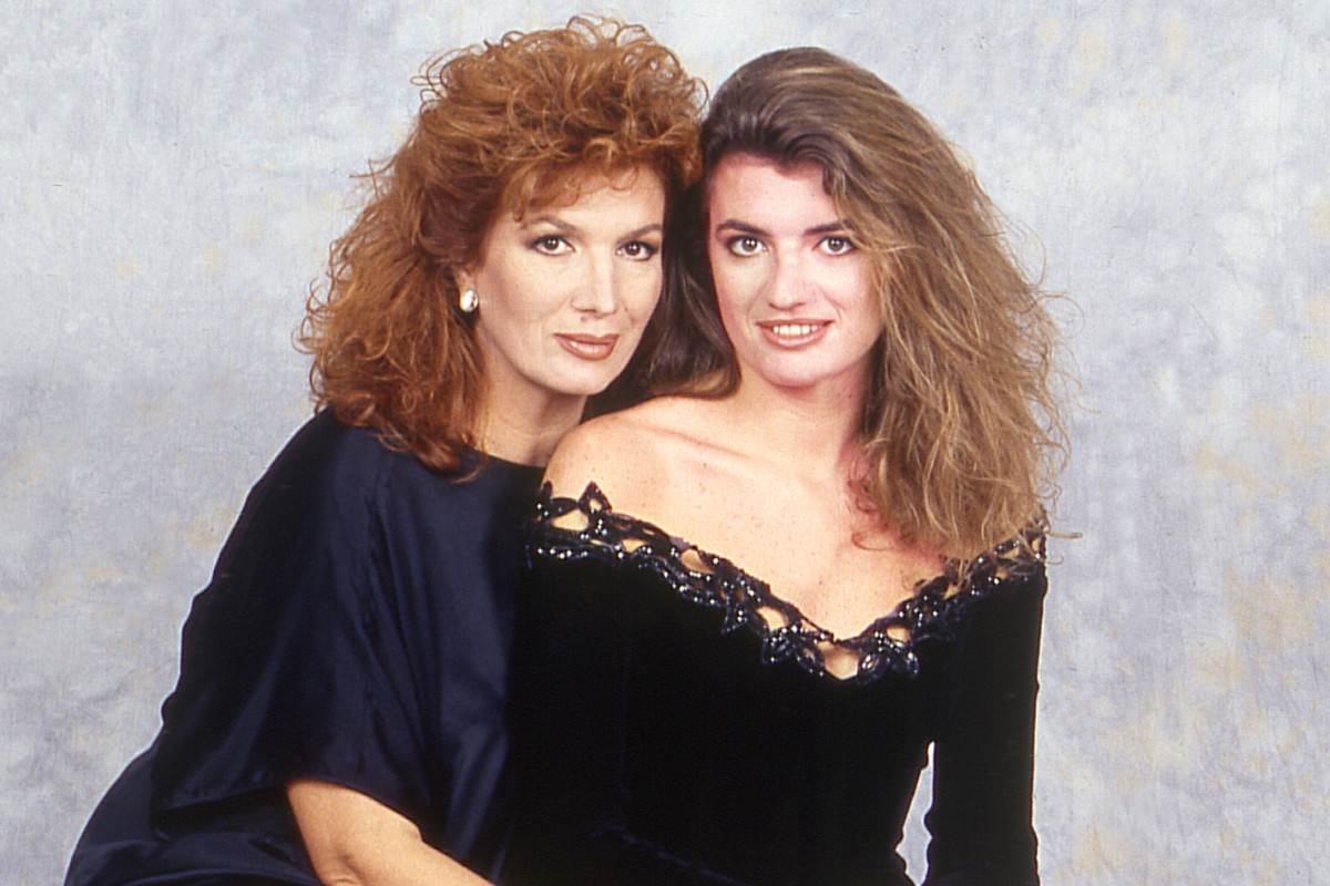 Iva Zanicchi in posa con la figlia Michela Ansoldi