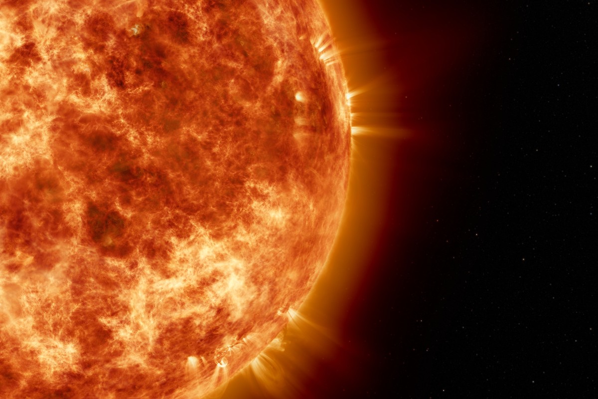 Il sole che brilla nel vuoto cosmico