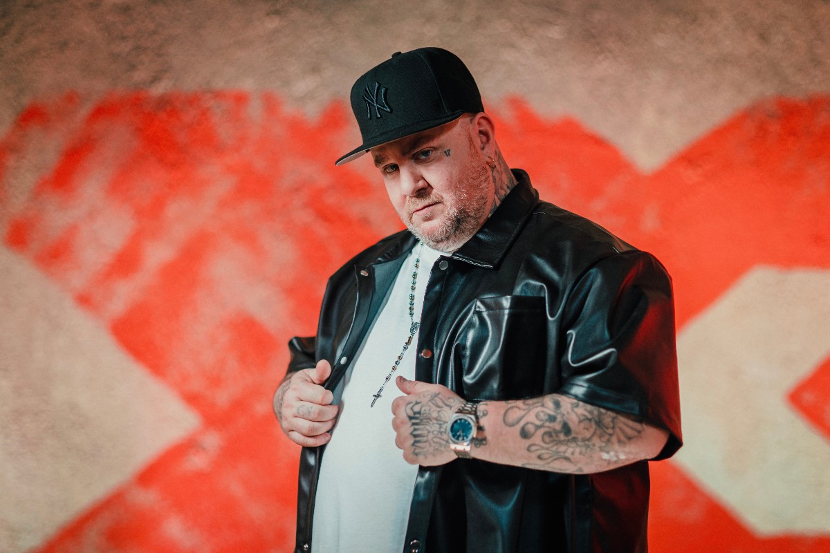 Jake La Furia fa parte della nuova giuria di X Factor 2025. Da settembre su Sky e in streaming su NOW. Immagini concesse da Sky. PH: Virginia Bettoja