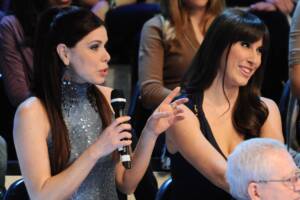 Un primo piano di Raffaela e Amanda Lecciso