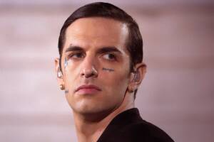 Il cantautore e rapper italiano Achille Lauro (Lauro De Marinis) si esibisce nello show musicale Tim Summer Hits su Rai Uno, in Piazza del Popolo a Roma.