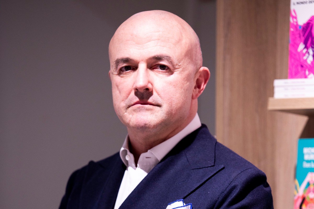 Gianluigi Nuzzi, figura nota nel panorama giornalistico e televisivo italiano, presente a Milano.