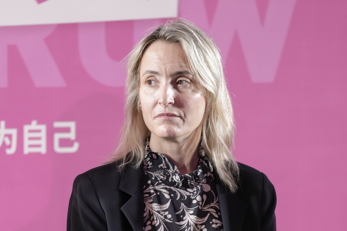 La sceneggiatrice Giulia Calenda partecipa all’incontro sul palco dedicato al film italiano C’è ancora domani il 9 marzo 2025 a Pechino, Cina.