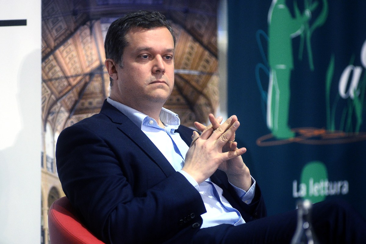 L’autore e scienziato Giulio Boccaletti presenta il suo libro Water, A Biography alla Biblioteca Sala Borsa di Bologna, durante un incontro pubblico tenutosi il 15 marzo 2022.